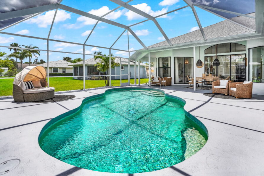 Exquisite 4BR Pool Villa · Jetted Tub · Sleeps 15