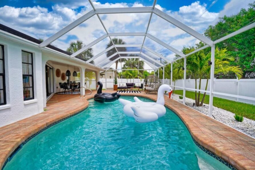 Glamorous 3BR · Saltwater Pool · Sleeps 11