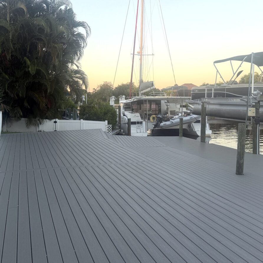 Private dock with boat lift on the canal at sunset — Canal Villa