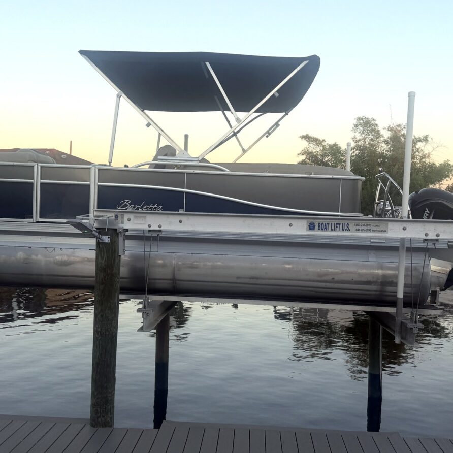 Pontoon boat on the private boat lift — Canal Villa